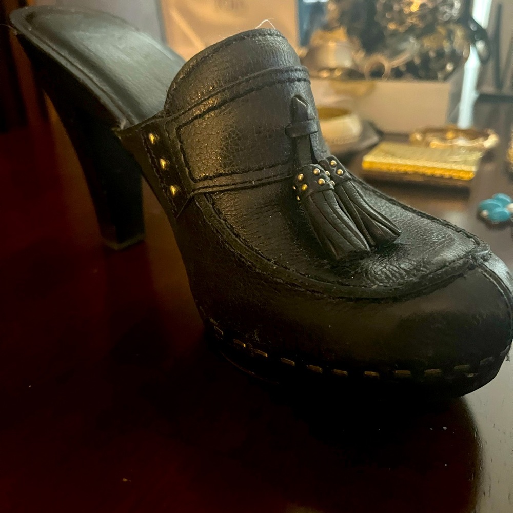 Michael Kors Blk mule. Wooden sole and heel. Great condition